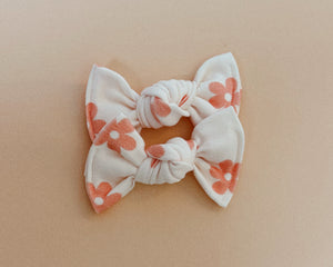 Peach Daisy BloomClips Set of 2