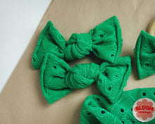Kelly green eyelet bloomclips toddler piggy set bows