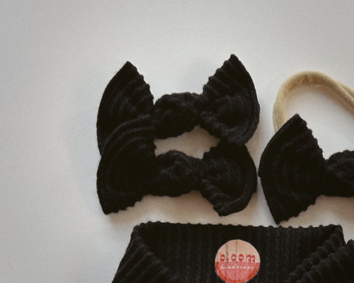 black wavy ribbed bloom clips set of 2 alligator clips toddler baby girl