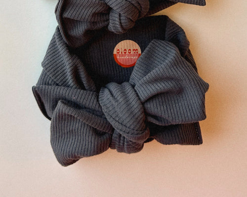 oversized charcoal ribbed bow