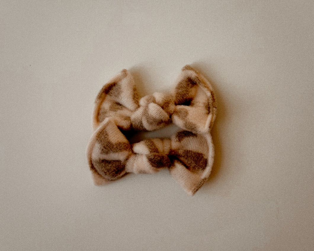 Fuzzy Leopard Neutral BloomCLIPS set of 2
