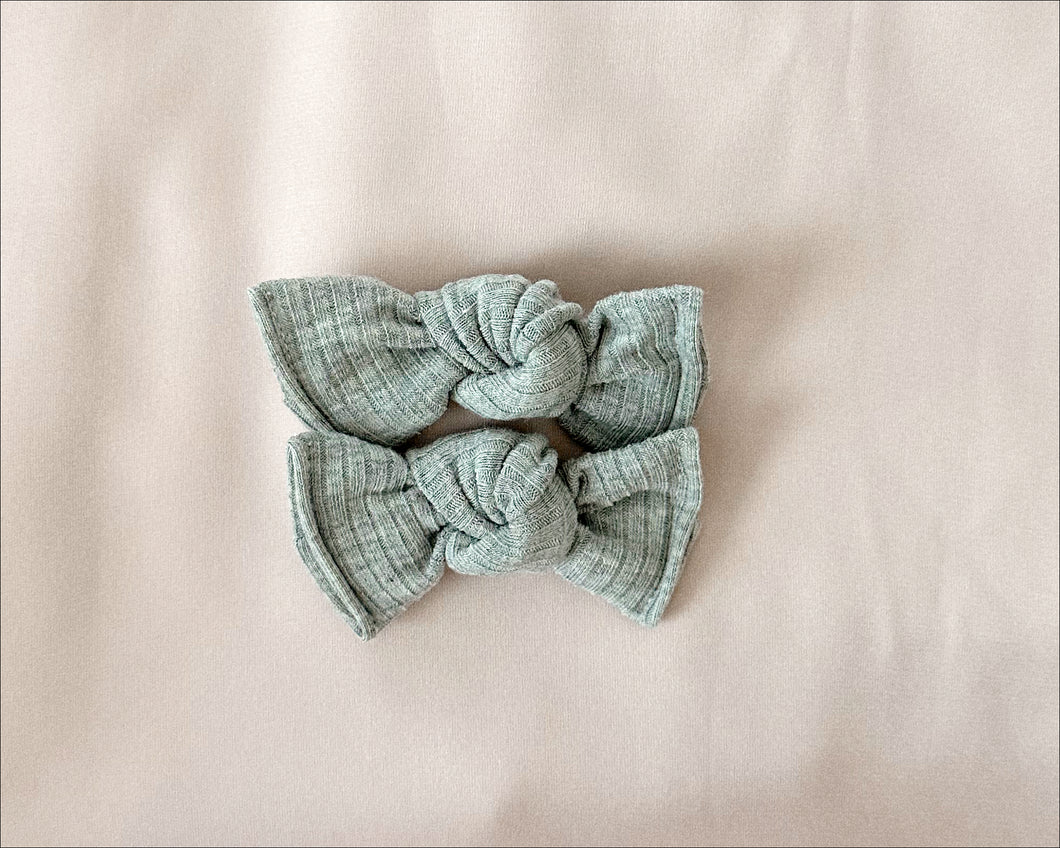 Heather Gray Ribbed BloomCLIPS set of 2
