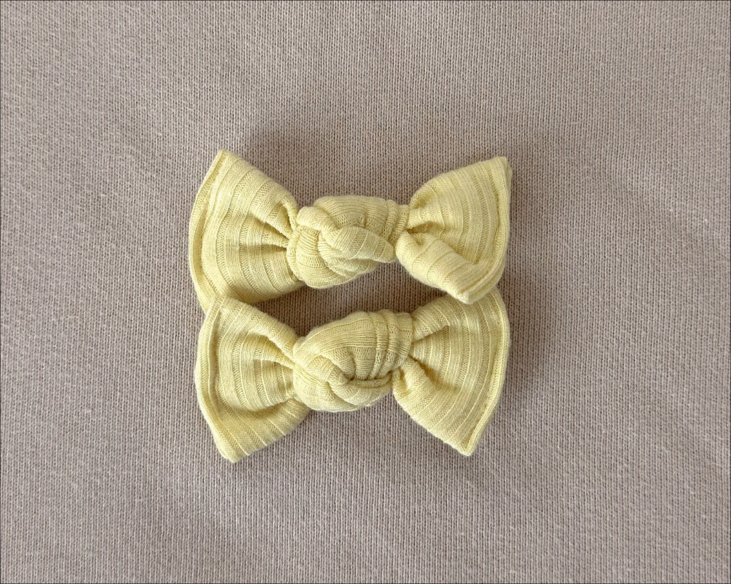 Pale Yellow Ribbed BloomCLIPS set of 2